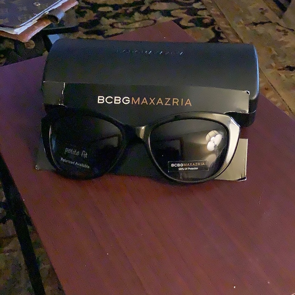 BCBG astonish sunglasses,NWT